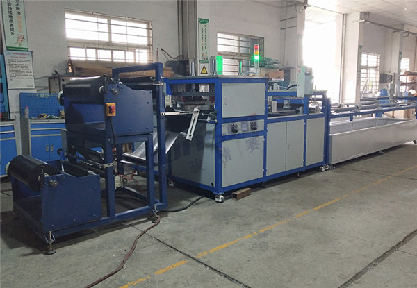 地熱膜全自動<a href=http://m.ykrf.com.cn/ target=_blank class=infotextkey>熱合機</a>